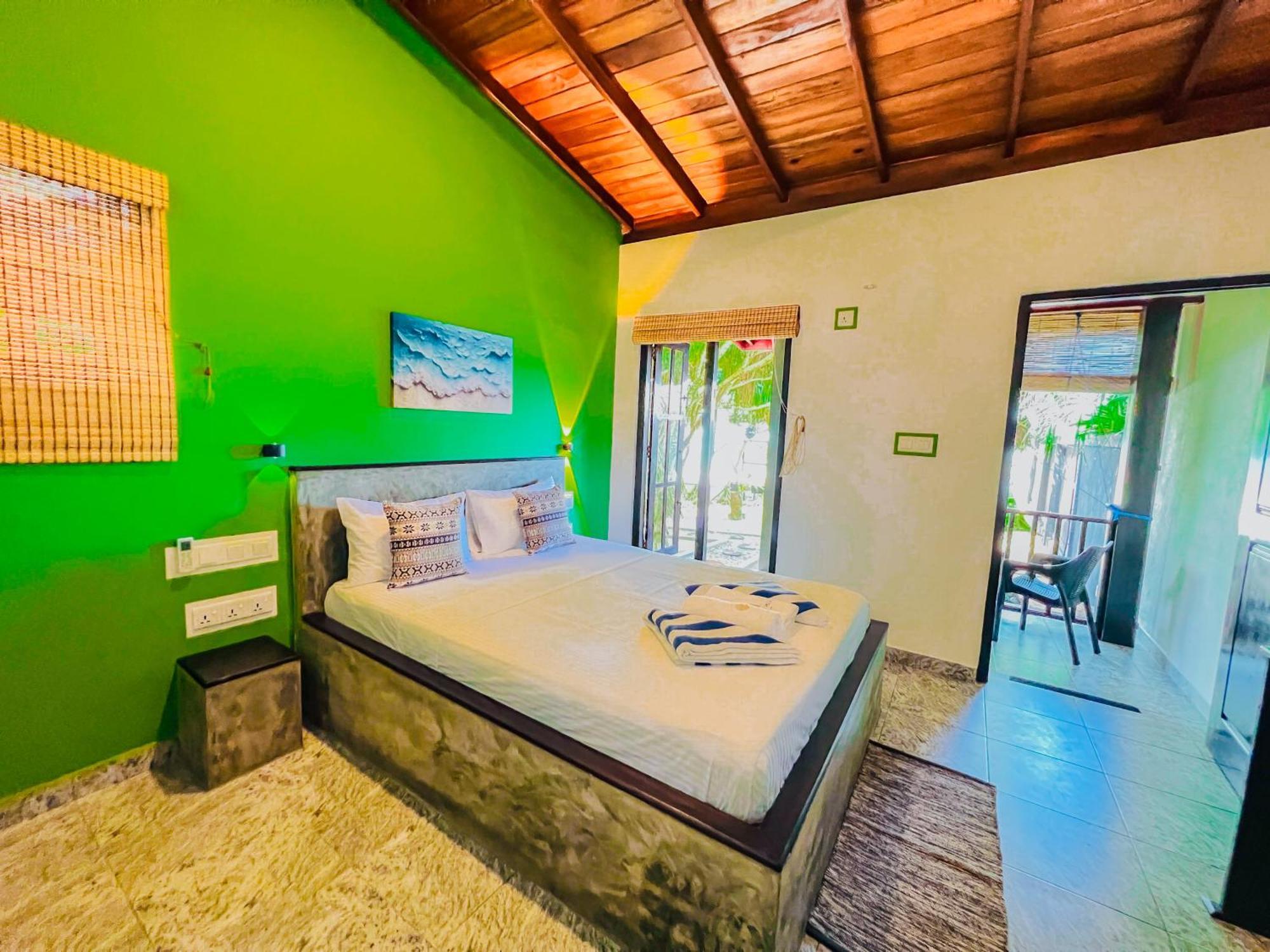 Sea Shell Villa Hikkaduwa 2 Separate Cabanas Ocean Front Villa Eksteriør billede